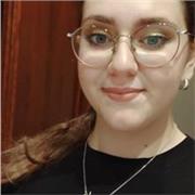 Soy una una chica joven q da clases de matemáticas.